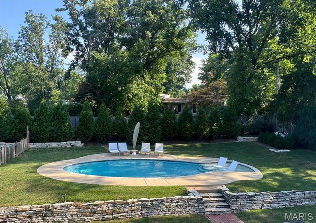 27 Ellsworth Lane, Ladue, MO 63124