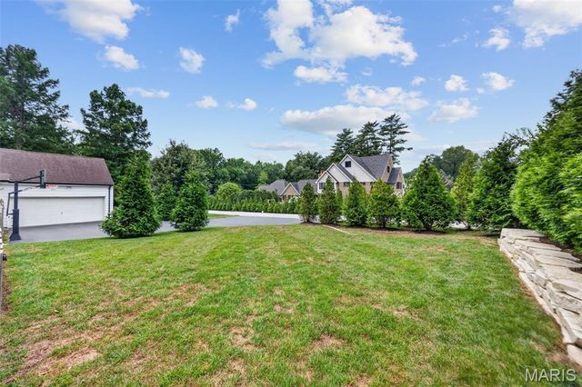 27 Ellsworth Lane, Ladue, MO 63124