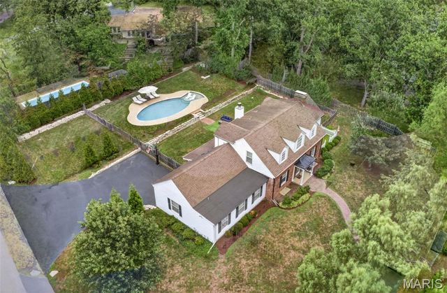 27 Ellsworth Lane, Ladue, MO 63124