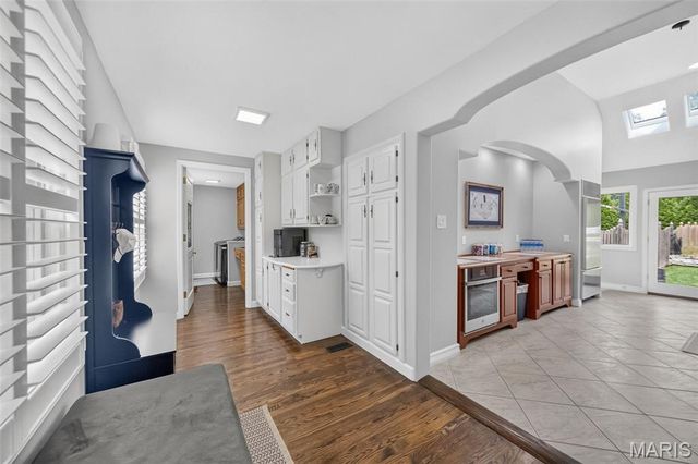 27 Ellsworth Lane, Ladue, MO 63124