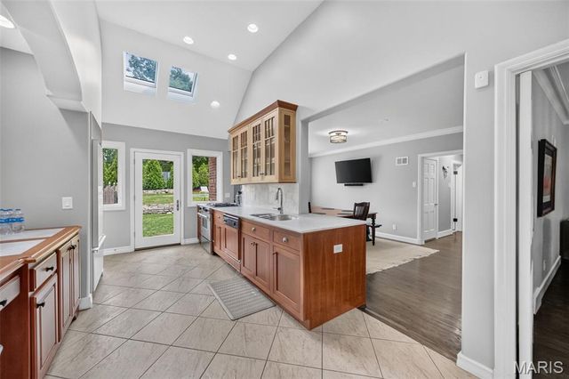 27 Ellsworth Lane, Ladue, MO 63124