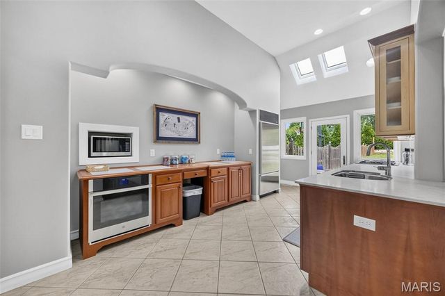 27 Ellsworth Lane, Ladue, MO 63124
