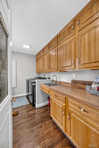 27 Ellsworth Lane, Ladue, MO 63124