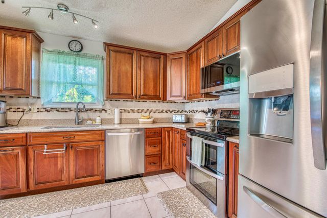 6690 SE Raintree Avenue, Stuart, FL 34997