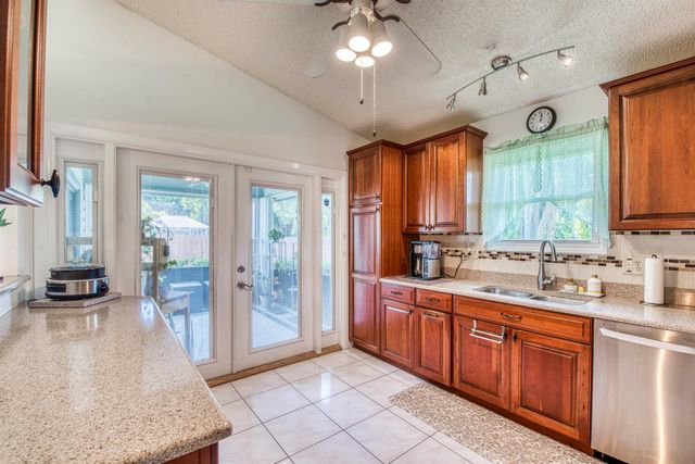 6690 SE Raintree Avenue, Stuart, FL 34997