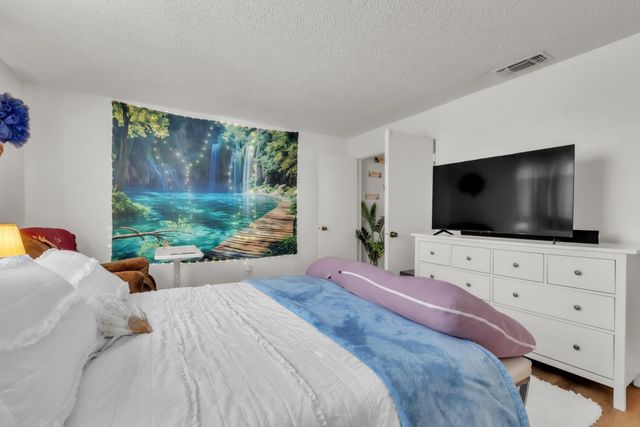 3960 Oak Villa Cir, Carmichael, CA 95608