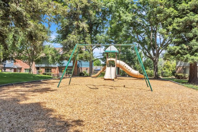 3960 Oak Villa Cir, Carmichael, CA 95608