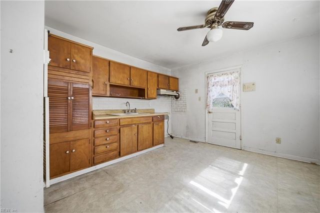 529 Longfellow AVE, Virginia Beach, VA 23462