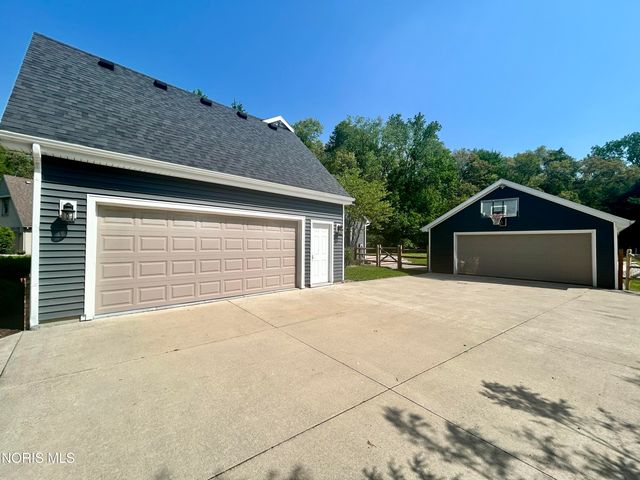 6047 Forest Edge Drive, Whitehouse, OH 43571