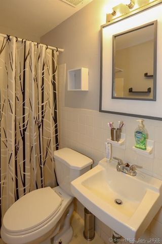 160 Fairfield Woods Road APT 46, Fairfield, CT 06825