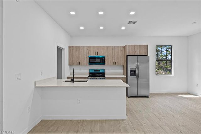 3304 69th ST W, Lehigh Acres, FL 33971