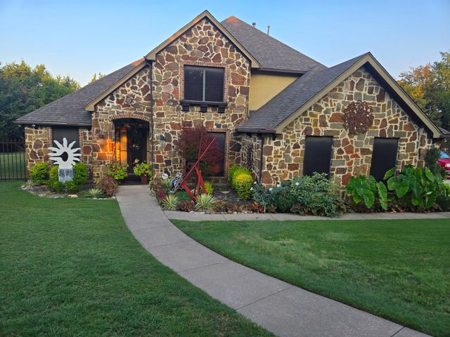 911 Bentle Branch Lane, Cedar Hill, TX 75104
