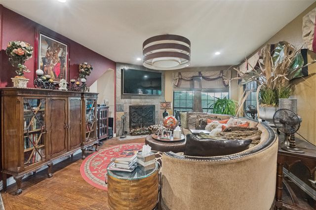 911 Bentle Branch Lane, Cedar Hill, TX 75104