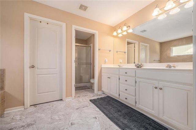 922 Southfork Street, Lansing, KS 66043