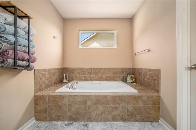 922 Southfork Street, Lansing, KS 66043