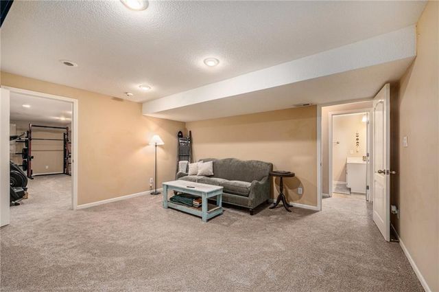 922 Southfork Street, Lansing, KS 66043