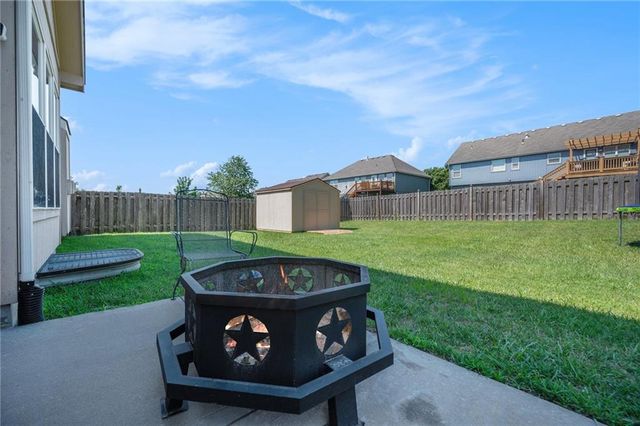 922 Southfork Street, Lansing, KS 66043