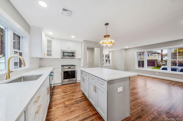 2929 Yale Place, Baldwin, NY 11510