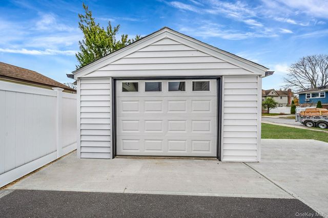 2929 Yale Place, Baldwin, NY 11510