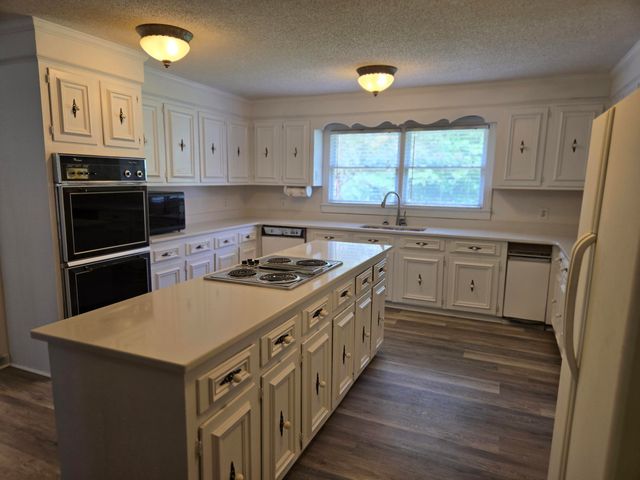 224 Country Club Boulevard, Saint George, SC 29477