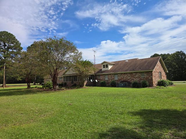 224 Country Club Boulevard, Saint George, SC 29477