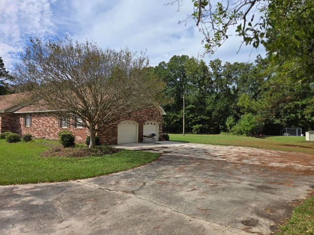 224 Country Club Boulevard, Saint George, SC 29477