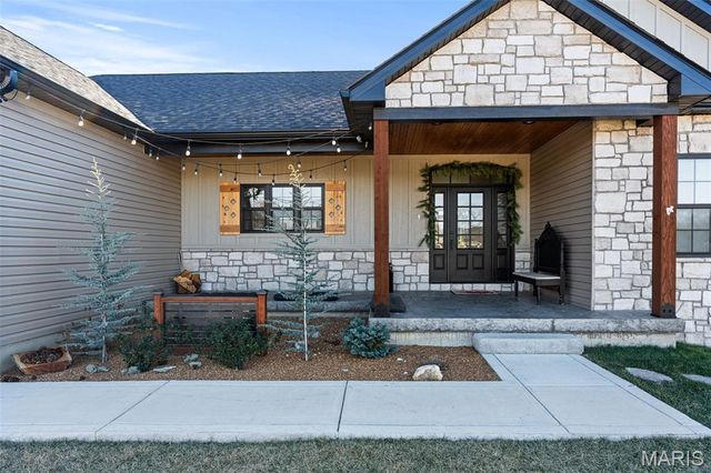 136 Valley Brook Court, Washington, MO 63090