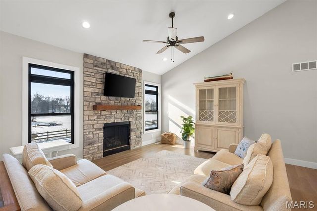 136 Valley Brook Court, Washington, MO 63090