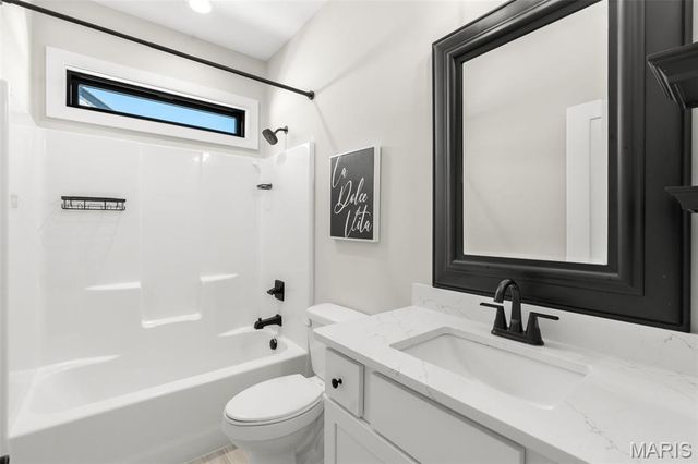 136 Valley Brook Court, Washington, MO 63090