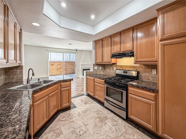 16724 Tim Ln, Lake Balboa, CA 91406