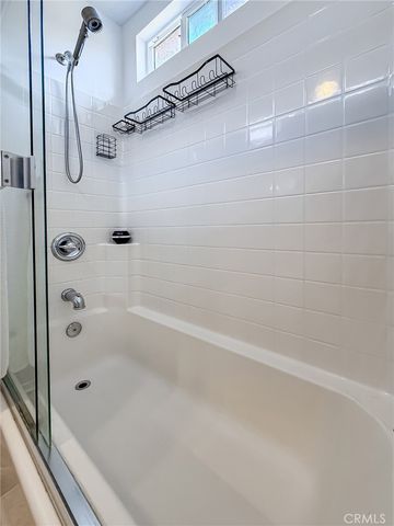 16724 Tim Ln, Lake Balboa, CA 91406