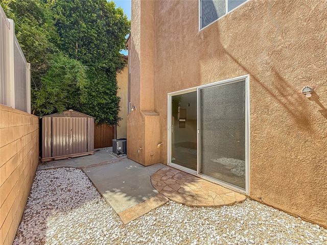 16724 Tim Ln, Lake Balboa, CA 91406