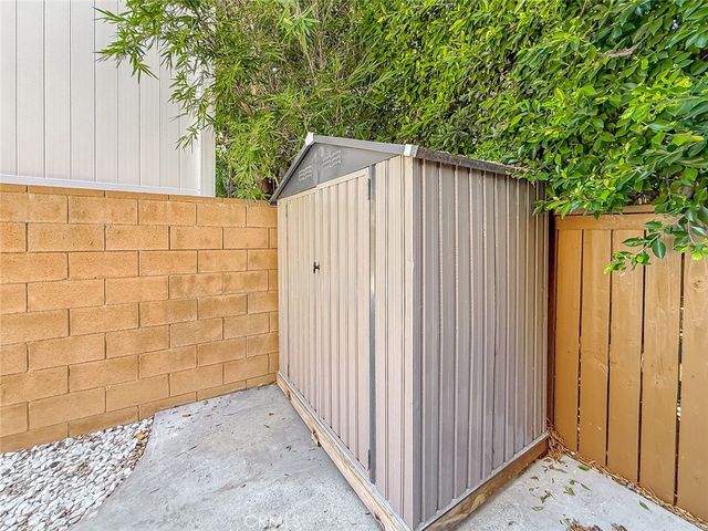 16724 Tim Ln, Lake Balboa, CA 91406