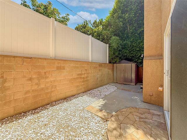 16724 Tim Ln, Lake Balboa, CA 91406