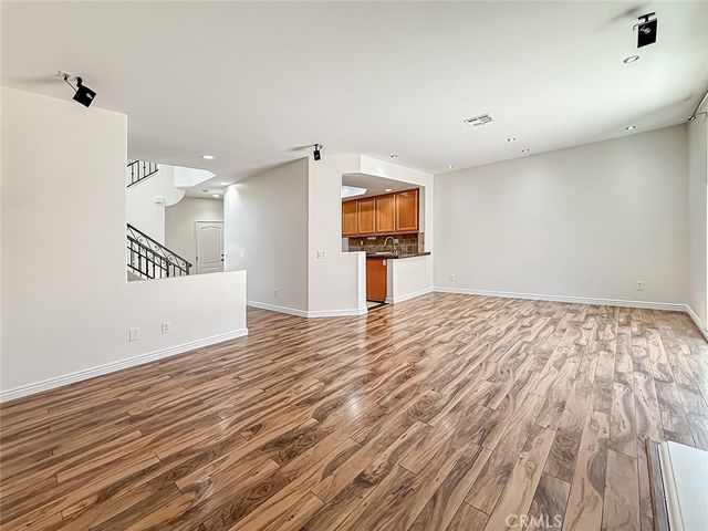 16724 Tim Ln, Lake Balboa, CA 91406