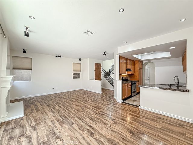 16724 Tim Ln, Lake Balboa, CA 91406