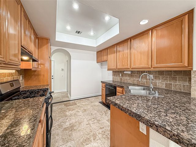 16724 Tim Ln, Lake Balboa, CA 91406