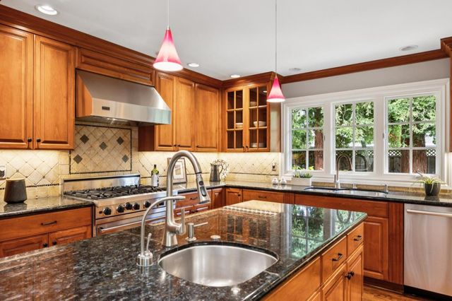 943 Castilleja Court, Los Altos, CA 94024