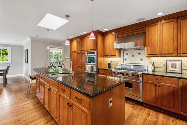 943 Castilleja Court, Los Altos, CA 94024