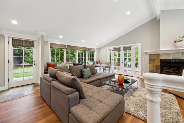 943 Castilleja Court, Los Altos, CA 94024