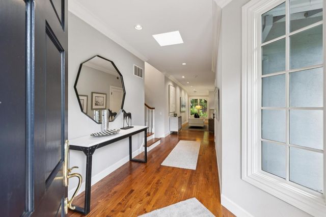 943 Castilleja Court, Los Altos, CA 94024