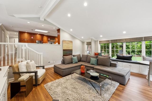 943 Castilleja Court, Los Altos, CA 94024