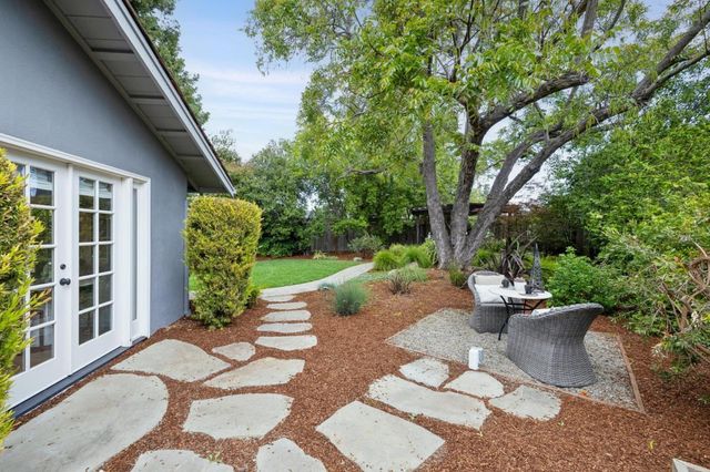 943 Castilleja Court, Los Altos, CA 94024