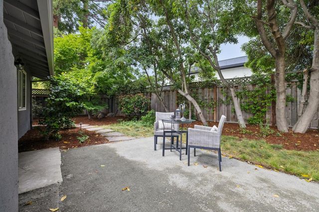 943 Castilleja Court, Los Altos, CA 94024
