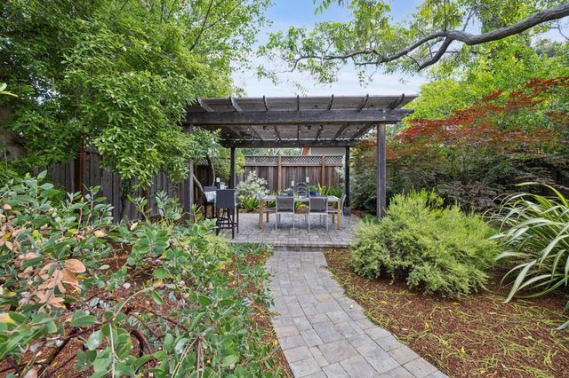 943 Castilleja Court, Los Altos, CA 94024