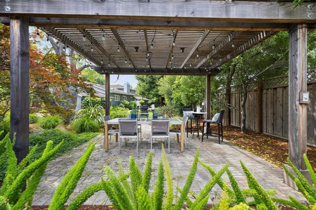 943 Castilleja Court, Los Altos, CA 94024