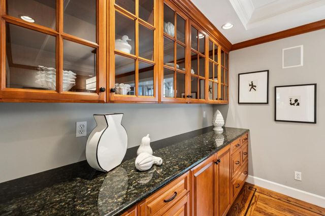 943 Castilleja Court, Los Altos, CA 94024