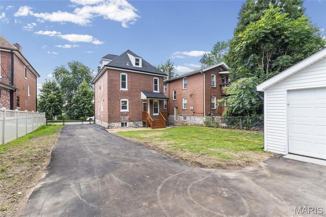 6247 Magnolia Avenue, St Louis, MO 63139