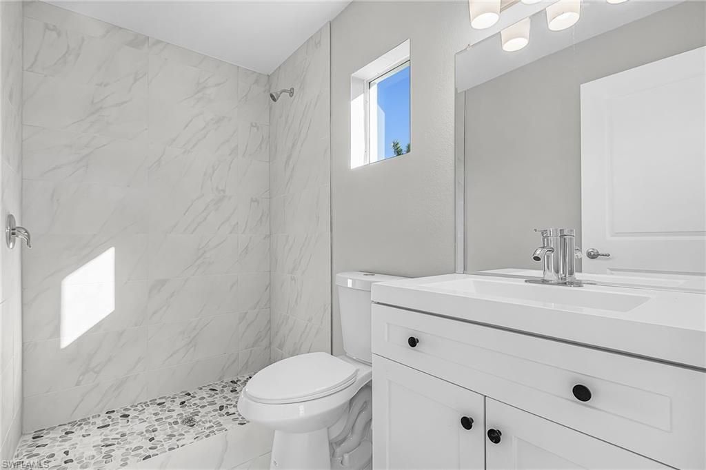 Image 16 of property listing at 1128 NW 9th TER, Cape Coral, FL 33993