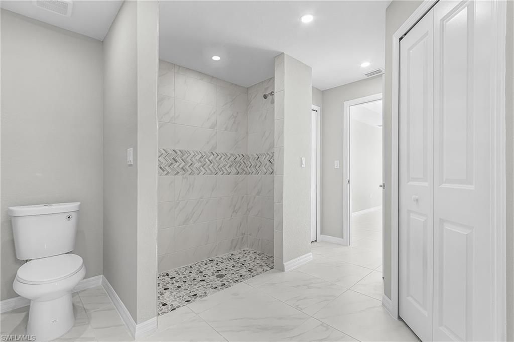 Image 22 of property listing at 1128 NW 9th TER, Cape Coral, FL 33993